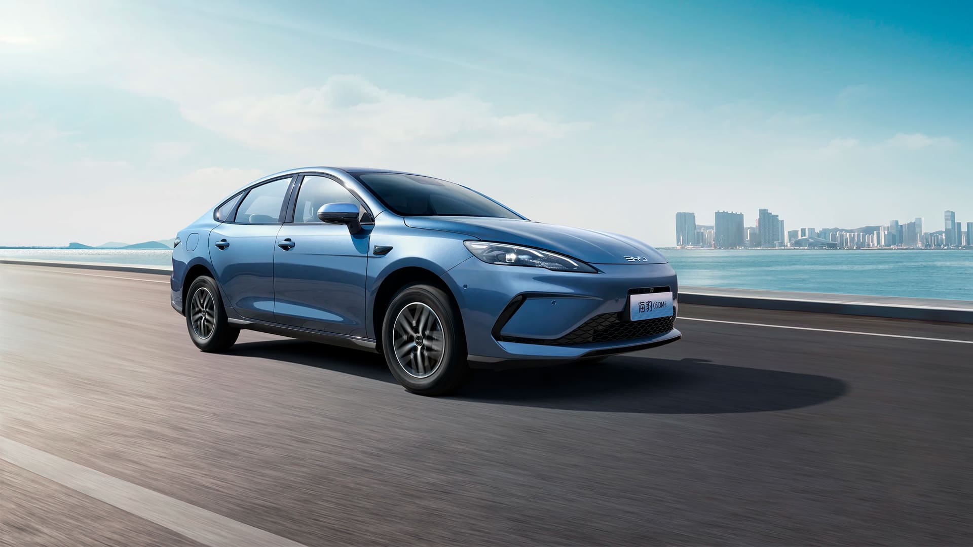 Гібридний автомобіль BYD Seal 05 DM-i